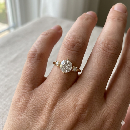 Céleste Solitaire Ring